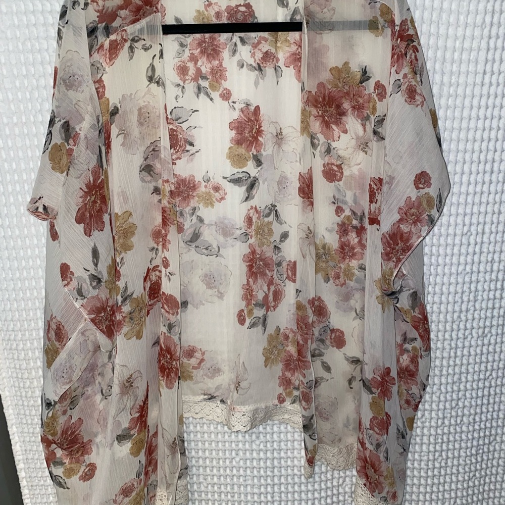 Floral kimono size small